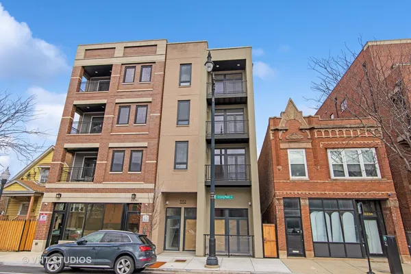 $3,300 | 3332 West Irving Park Road, Unit 3, Chicago, IL 60618