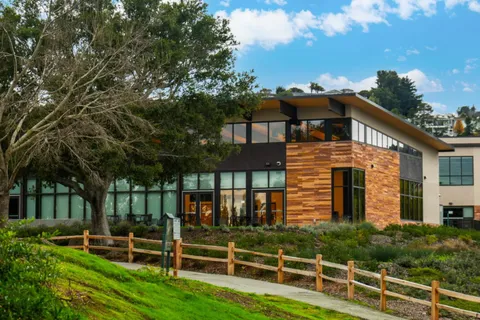 a view of a tennis court