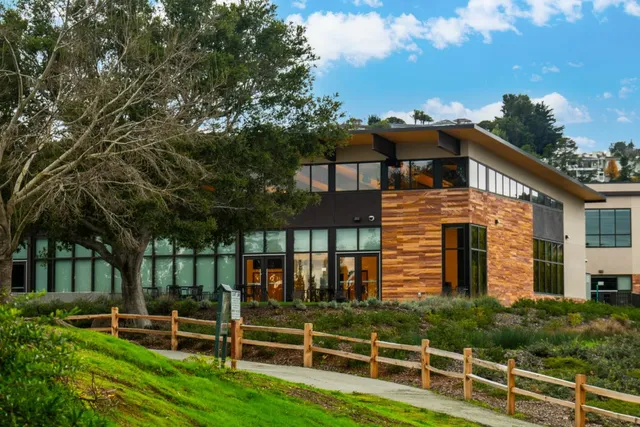 a view of a tennis court