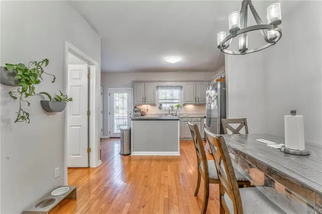 a view of a kitchen and dining room