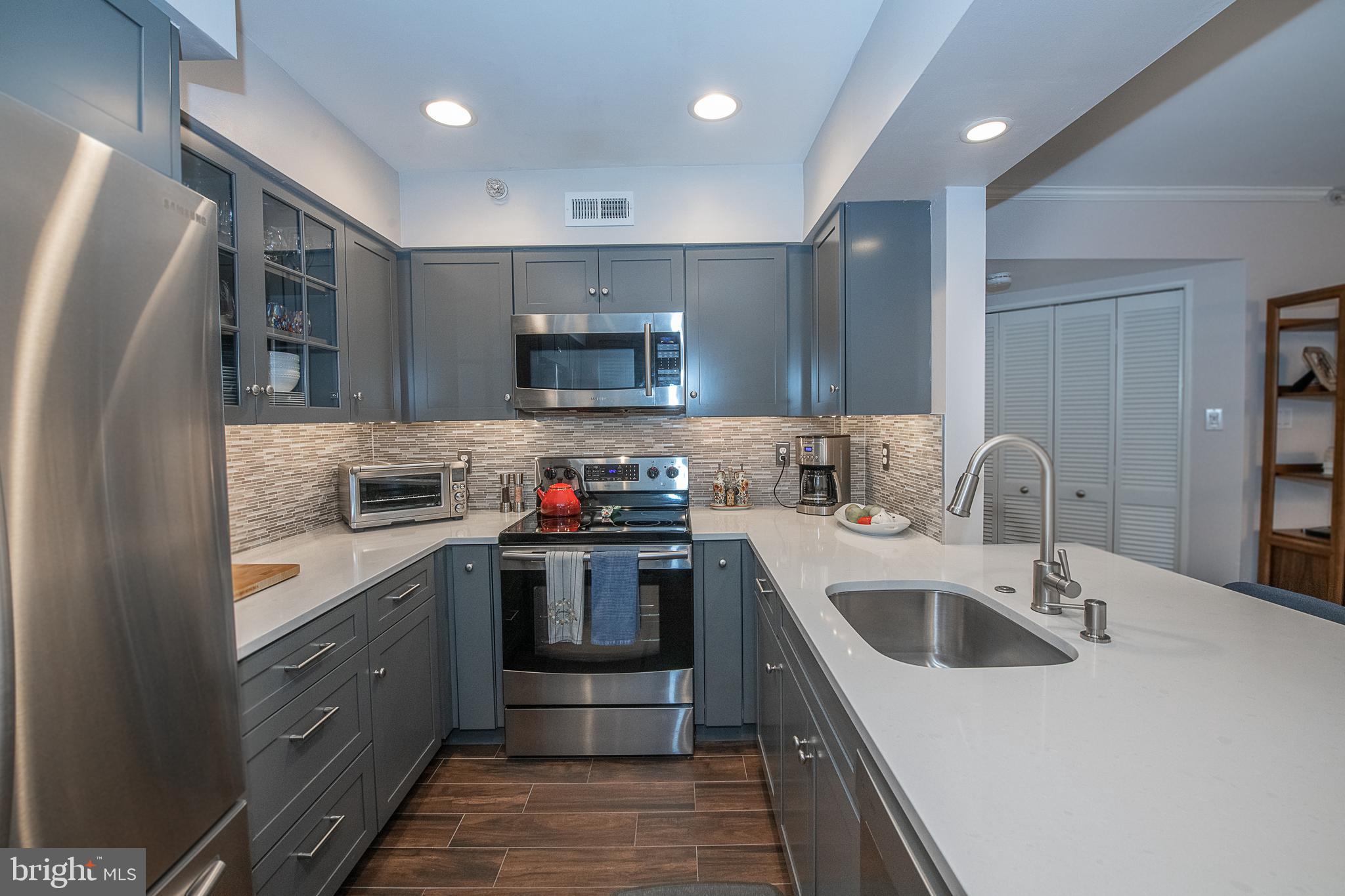 104 Woodside Road, Unit B201 Haverford, PA 19041 - Photo 12 of 32 Fully Renovated Kitchen