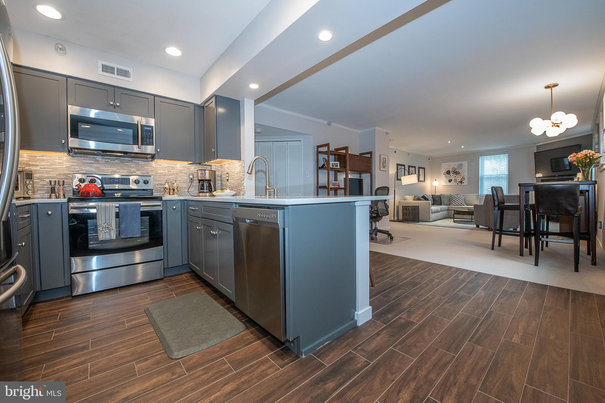 104 Woodside Road, Unit B201 Haverford, PA 19041 - Photo 13 of 32 Fully Renovated Kitchen