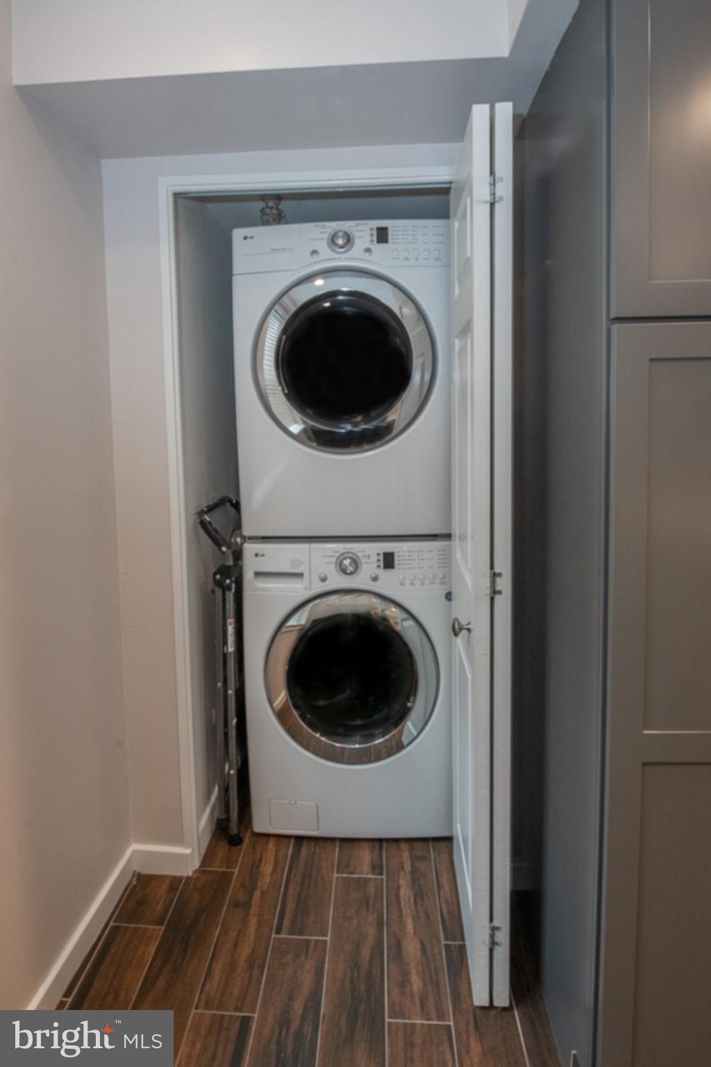 104 Woodside Road, Unit B201 Haverford, PA 19041 - Photo 16 of 32 In-Unit Washer & Dryer