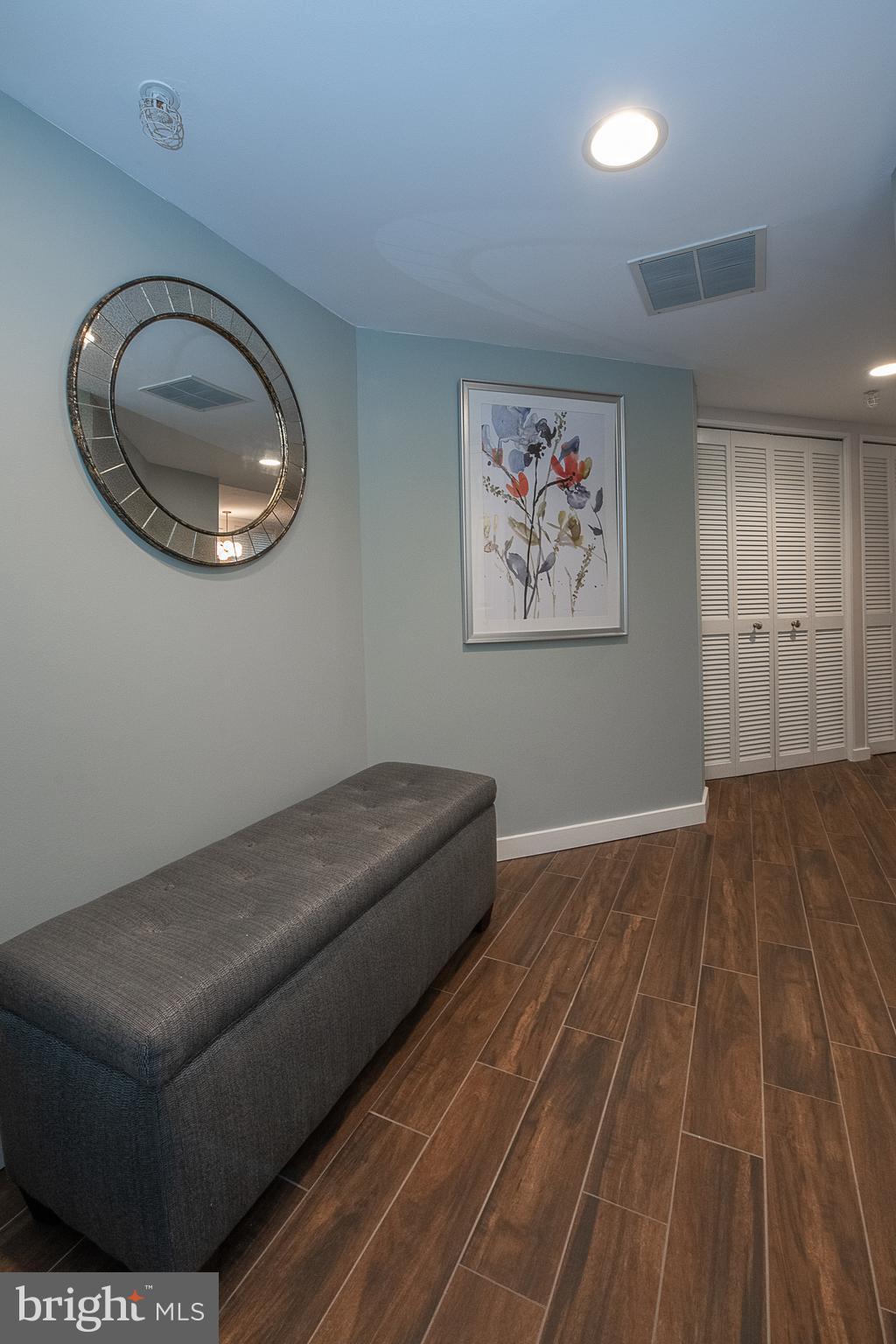 104 Woodside Road, Unit B201 Haverford, PA 19041 - Photo 5 of 32 Foyer & Hallway