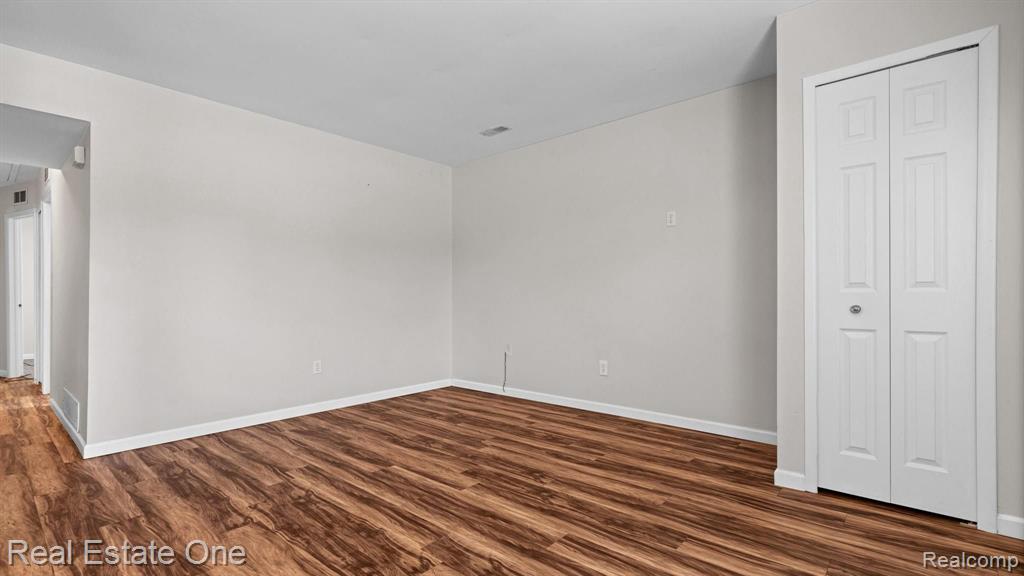 4044 Greenfield Road Berkley, MI 48072 - Photo 4 of 21
