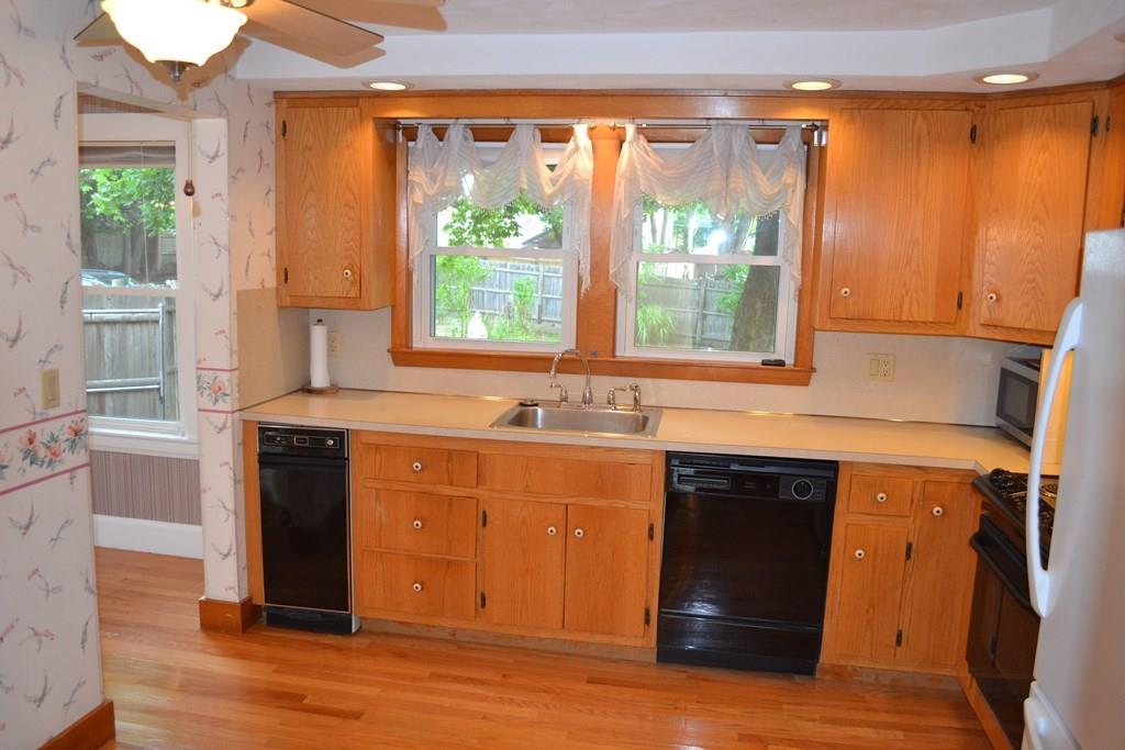 53 Saunders Road Norwood, MA 02062 - Photo 3 of 30