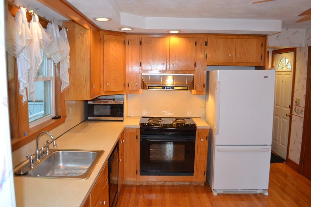 53 Saunders Road Norwood, MA 02062 - Photo 4 of 30