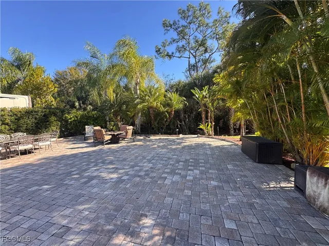 a view of a yard with a tree