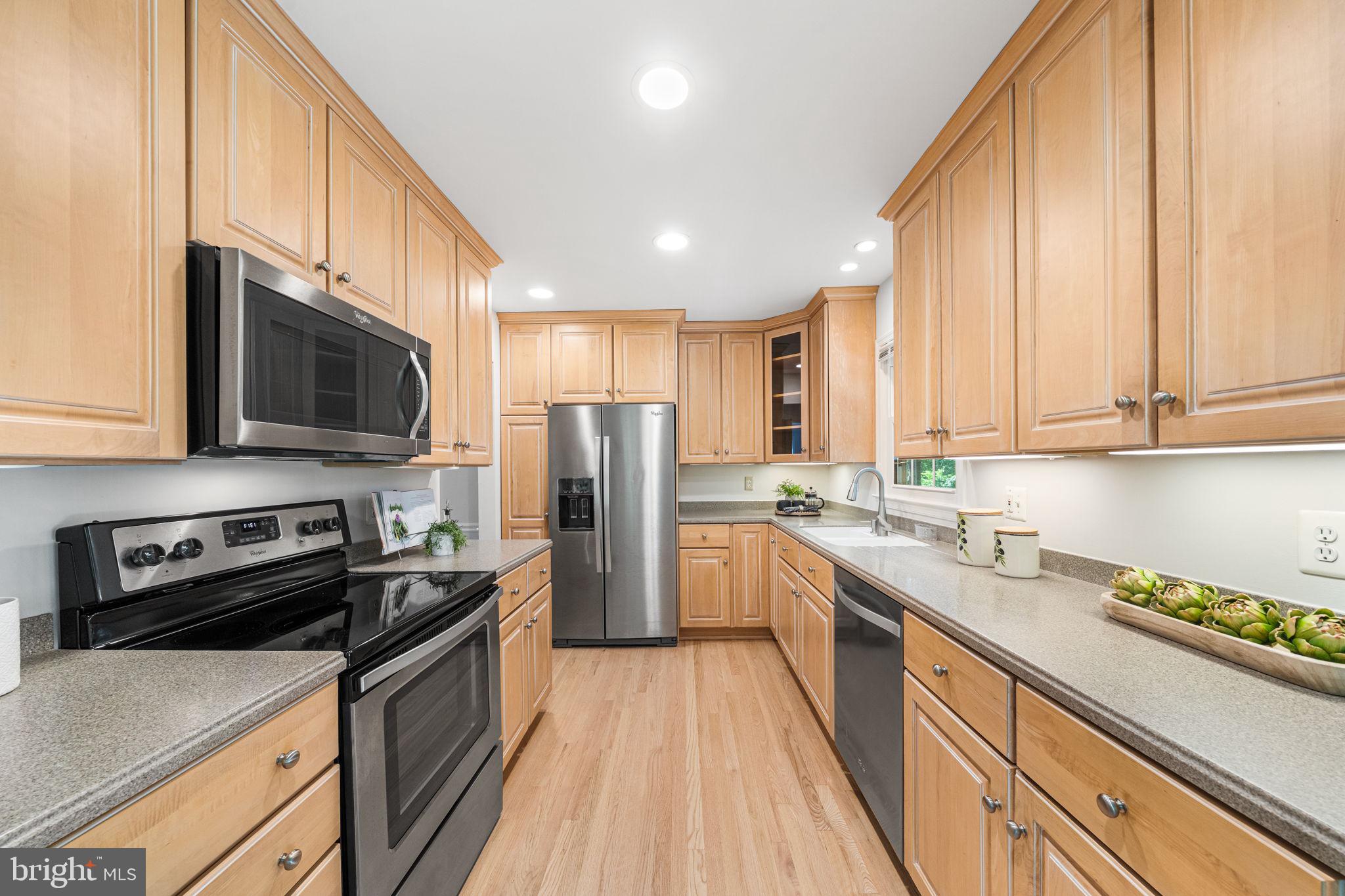 7913 Pebble Brook Court Springfield, VA 22153 - Photo 14 of 36