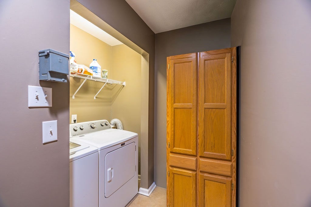 8496 South Madisonville Road Hopkinsville, KY 42240 - Photo 20 of 22 a utility room with dryer and washer