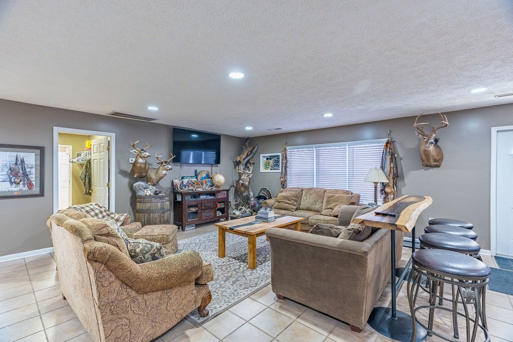 8496 South Madisonville Road Hopkinsville, KY 42240 - Photo 6 of 22 a living room with furniture and a window