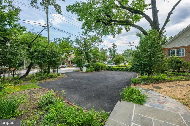 $1,295,000 | 1901 Belle Haven Road, Alexandria, VA 22307