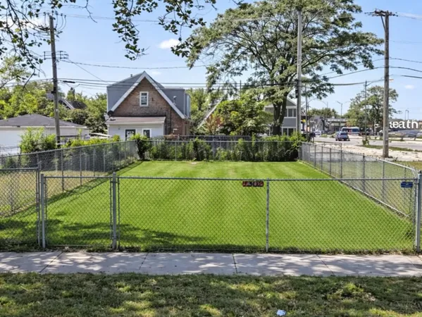 a view of a house with a outdoor space