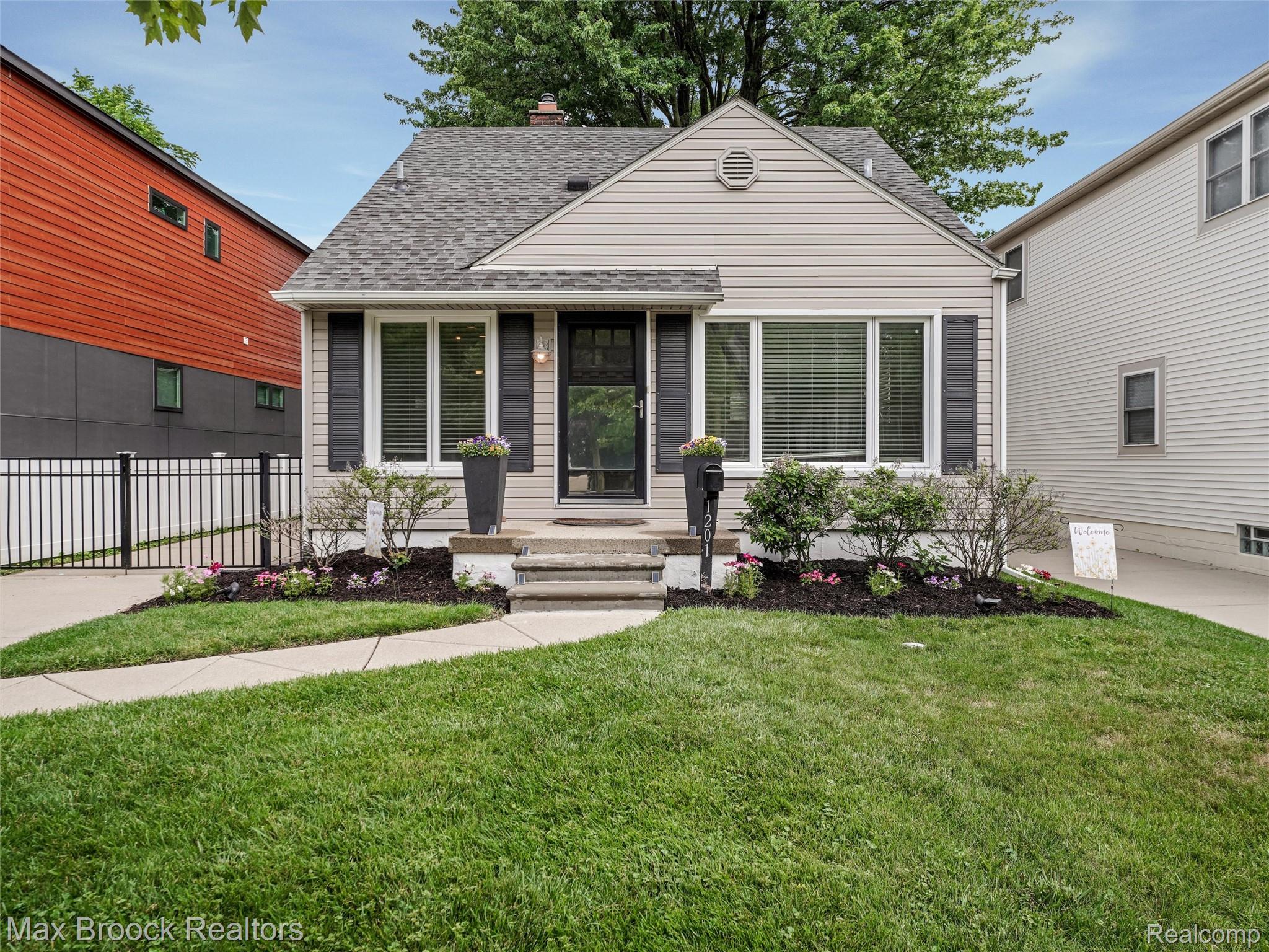 1201 Cole Street Birmingham, MI 48009 - Photo 2 of 35 32-1201 Cole St 0003.jpg