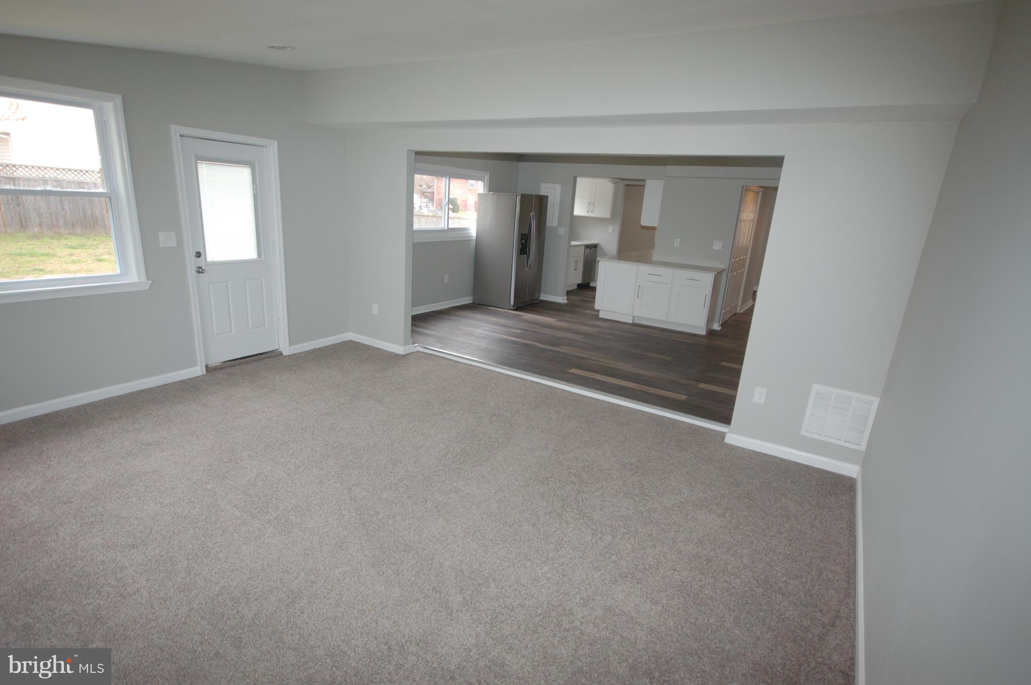 184 Dunlap Road Pasadena, MD 21122 - Photo 12 of 29 Living Room