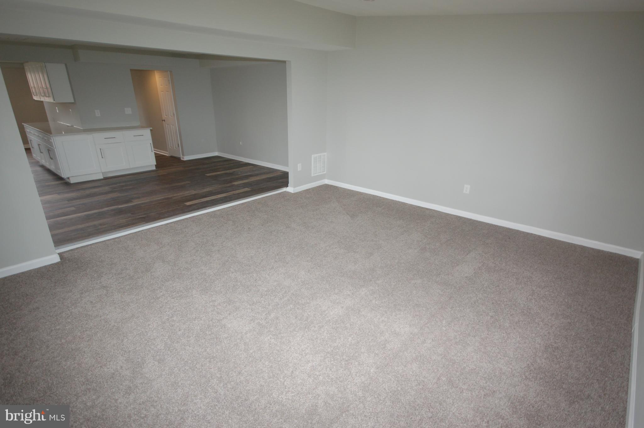 184 Dunlap Road Pasadena, MD 21122 - Photo 13 of 29 Living Room