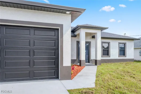 $2,100 | 2602 73rd Street West, Lehigh Acres, FL 33971