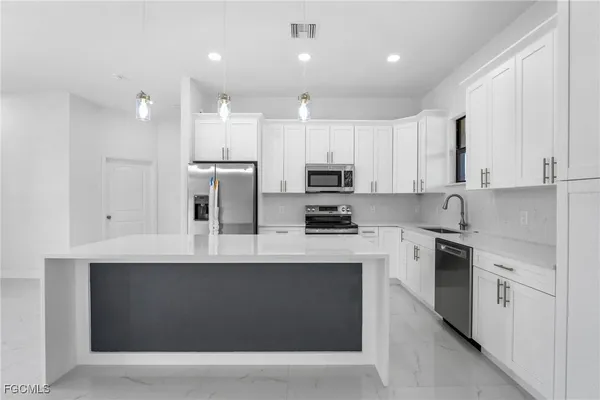 $2,100 | 2602 73rd Street West, Lehigh Acres, FL 33971