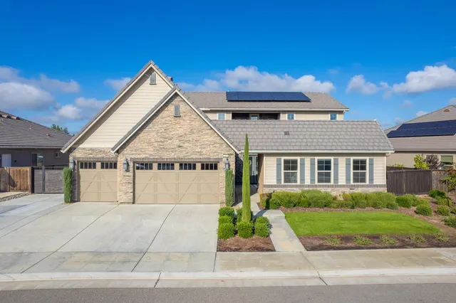 a view of a house with a yard and plants