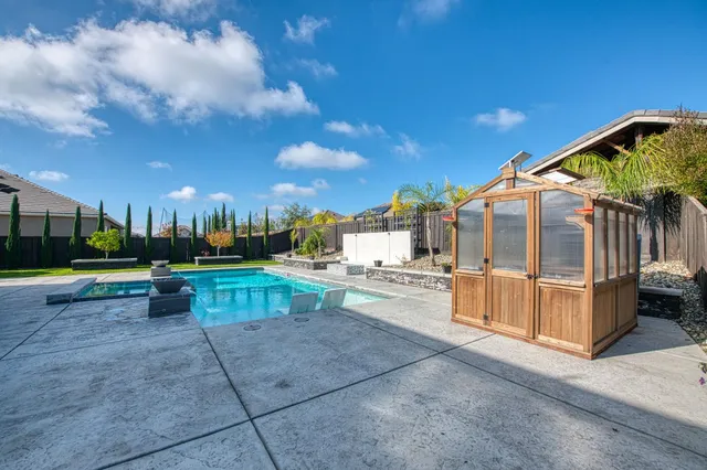 $1,295,000 | 2468 East Kynzlee Avenue, Fresno, CA 93730