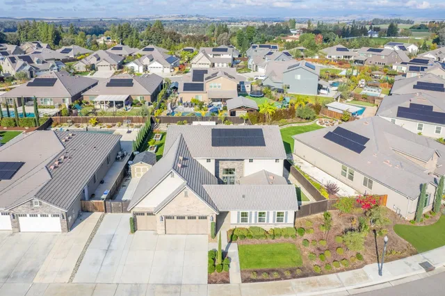 $1,295,000 | 2468 East Kynzlee Avenue, Fresno, CA 93730