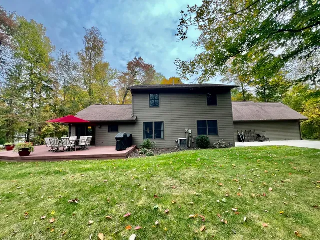 $479,900 | 226 Lakeshore Drive, Batesville, IN 47006