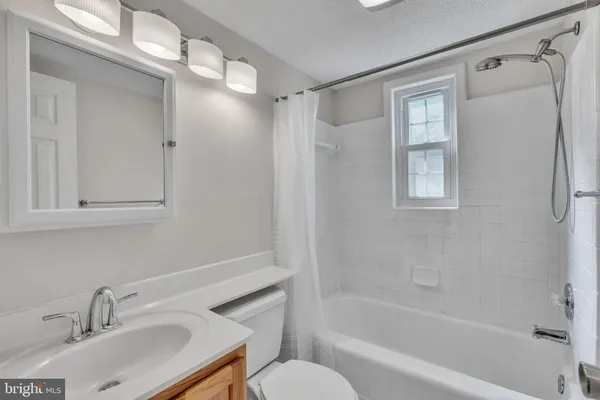 $2,000 | 2237 Farrington Avenue, Unit 203, Alexandria, VA 22303