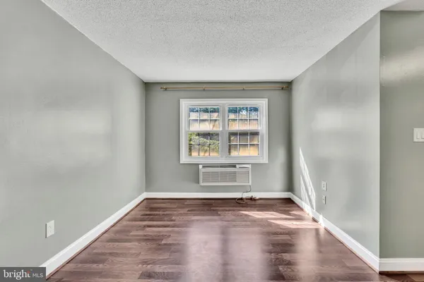 $2,000 | 2237 Farrington Avenue, Unit 203, Alexandria, VA 22303