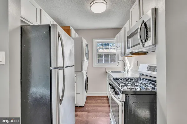 $2,000 | 2237 Farrington Avenue, Unit 203, Alexandria, VA 22303