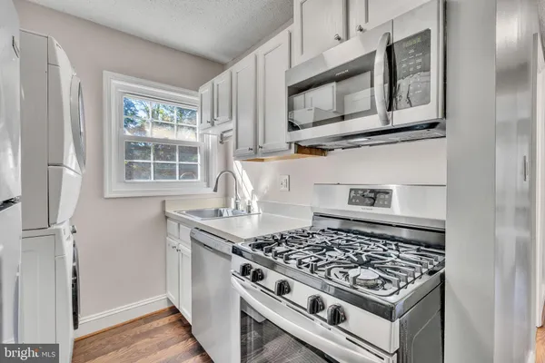 $2,000 | 2237 Farrington Avenue, Unit 203, Alexandria, VA 22303