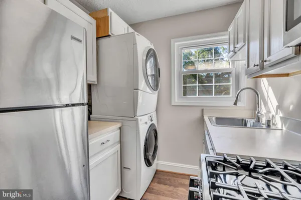 $2,000 | 2237 Farrington Avenue, Unit 203, Alexandria, VA 22303