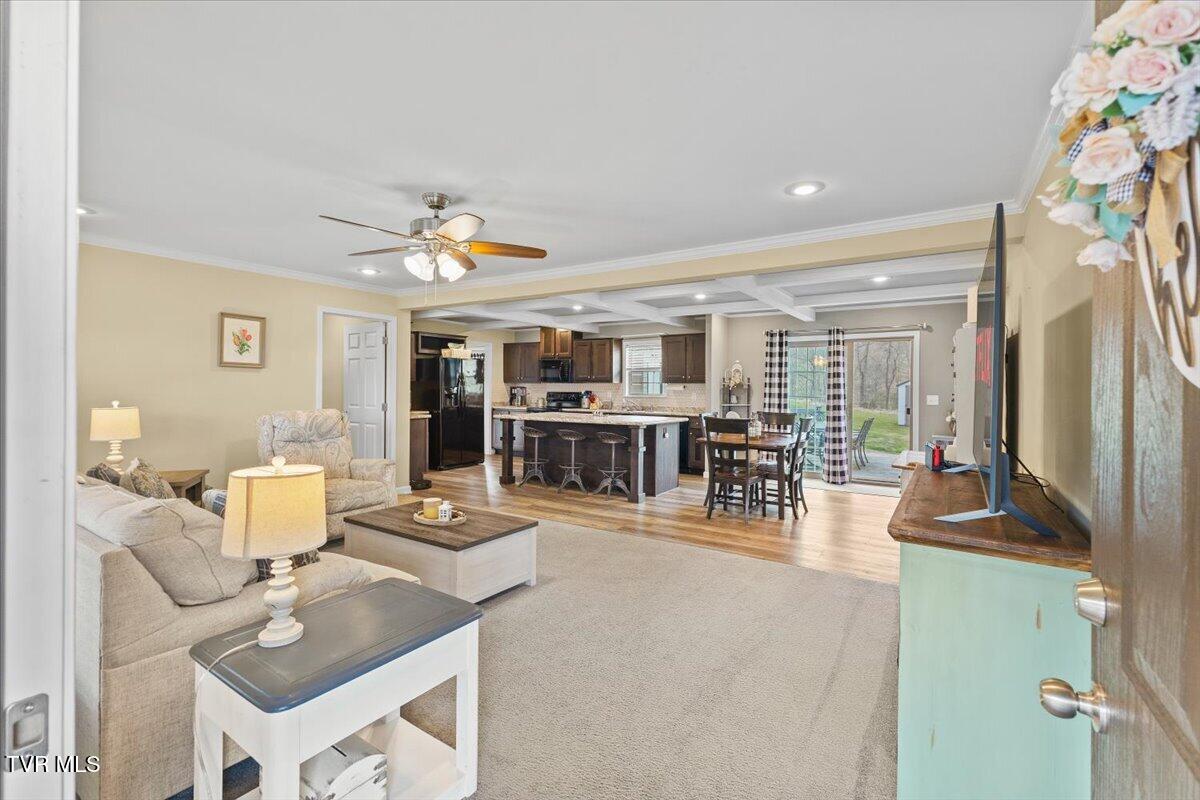 933 Hunting Hill Road Piney Flats, TN 37686 - Photo 17 of 58 17-128A5492