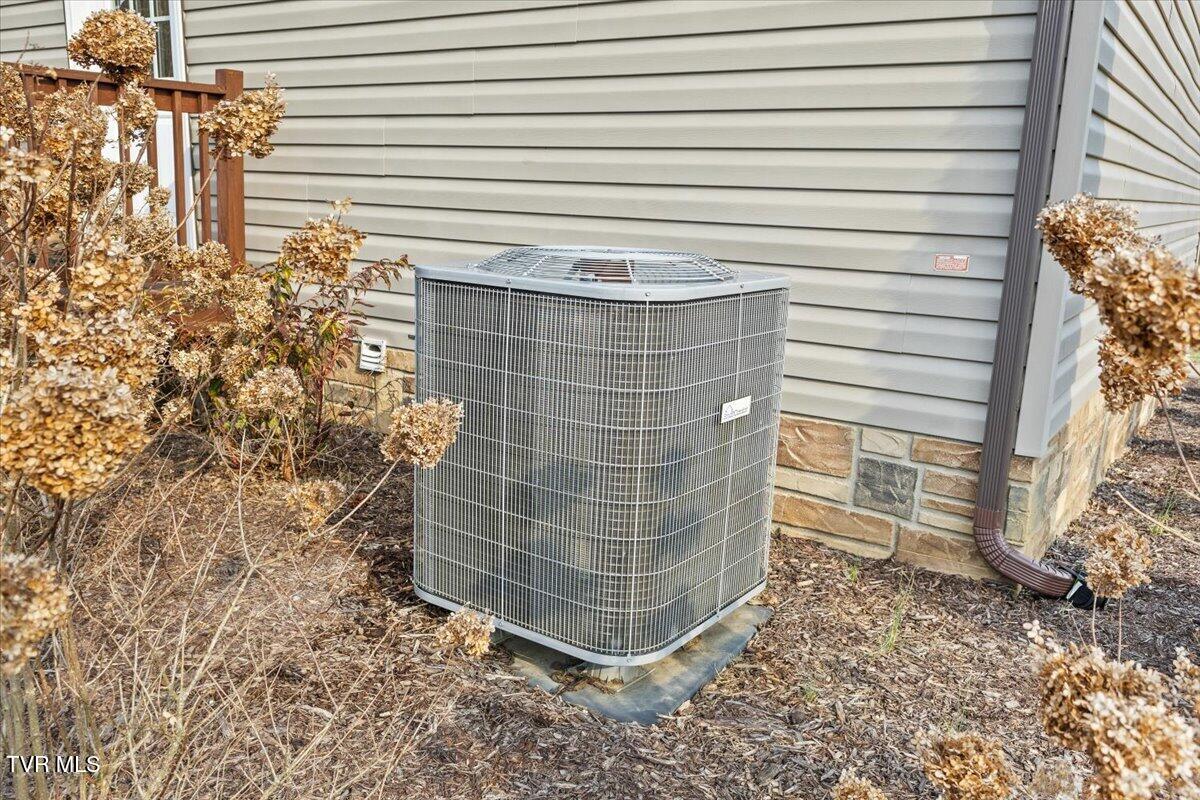 933 Hunting Hill Road Piney Flats, TN 37686 - Photo 56 of 58 56-128A5543