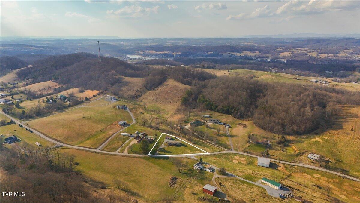 933 Hunting Hill Road Piney Flats, TN 37686 - Photo 7 of 58 07-DJI_20260301160246_0475_D