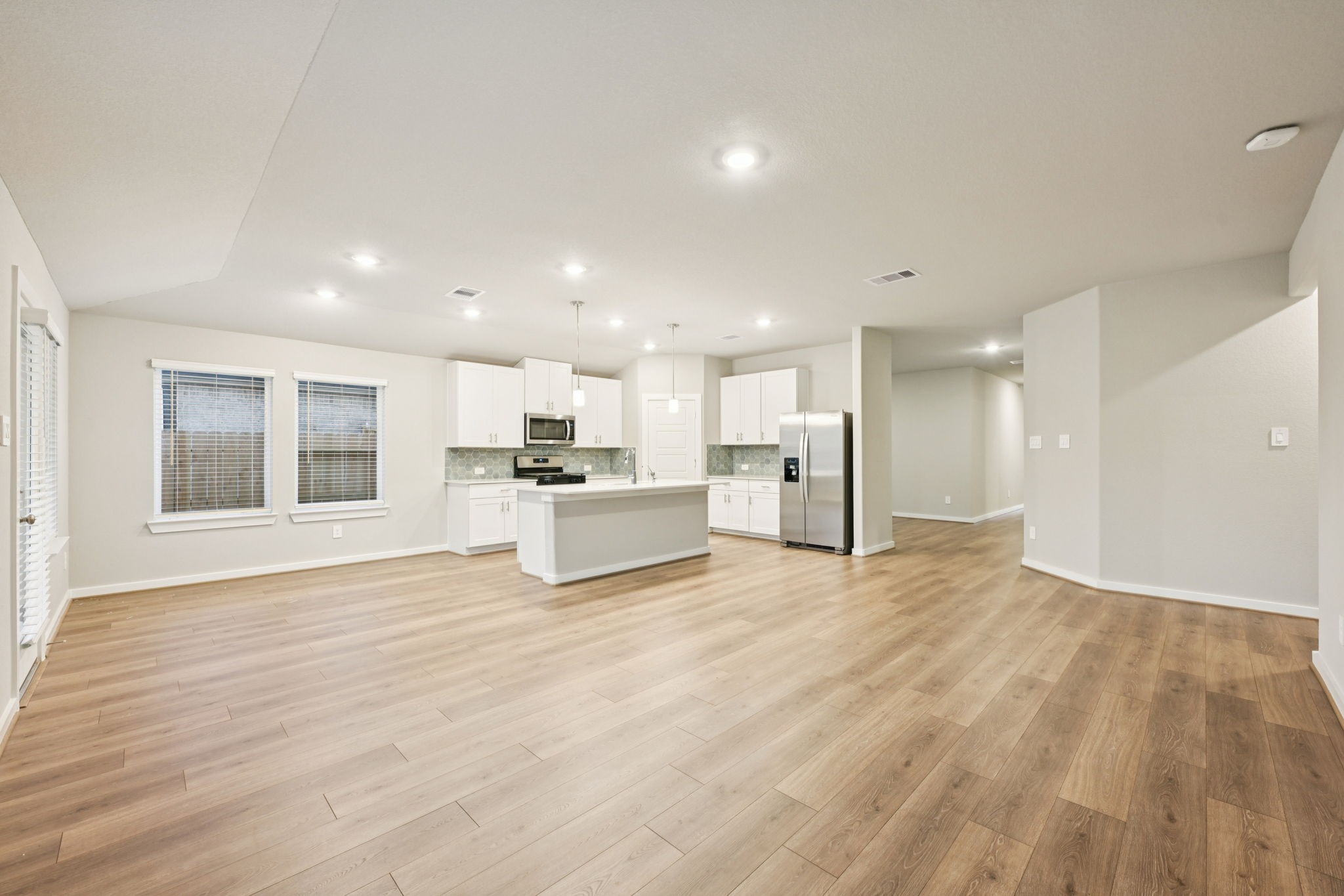 1657 Hopson Ranch Drive Conroe, TX 77301 - Photo 6 of 25 Photo is not of the actual home, but is an inspirational photo of builder’s model home and may depict options, furnishings, and/or decorator features that are not included