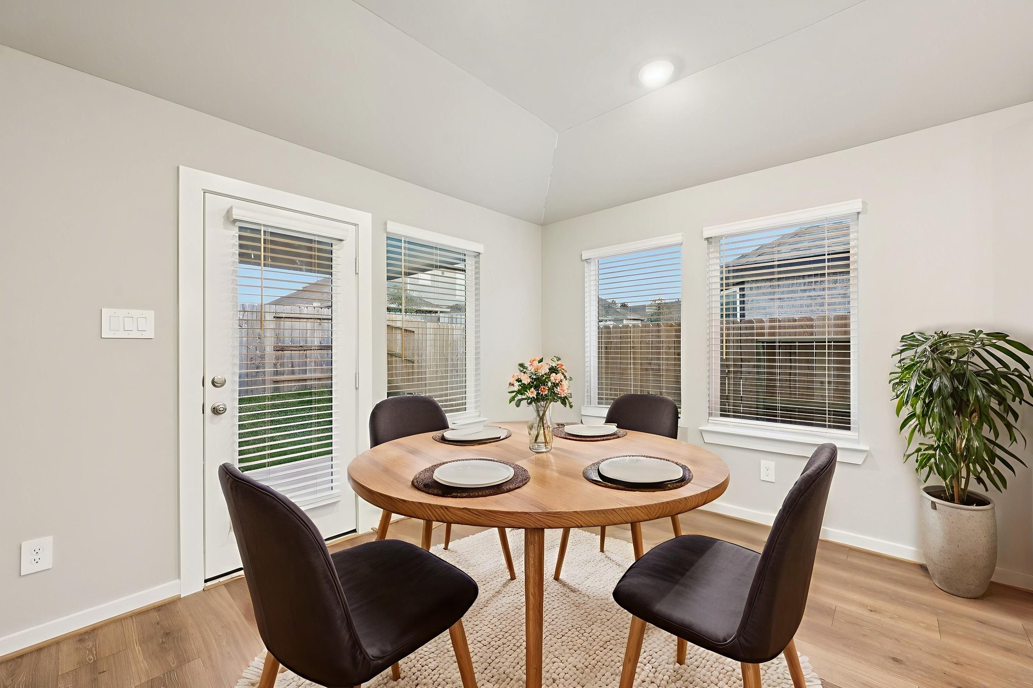 1657 Hopson Ranch Drive Conroe, TX 77301 - Photo 8 of 25 Photo is not of the actual home, but is an inspirational photo of builder’s model home and may depict options, furnishings, and/or decorator features that are not included