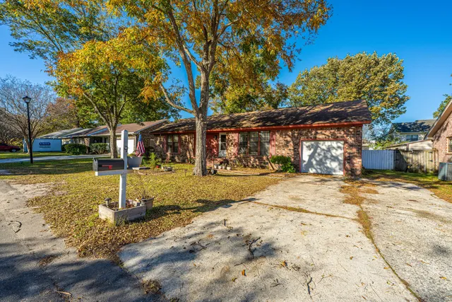 $345,000 | 9 Lighthouse Drive, Goose Creek, SC 29445