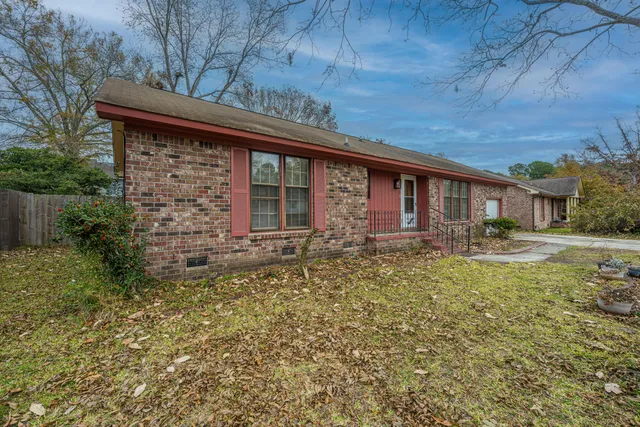 $345,000 | 9 Lighthouse Drive, Goose Creek, SC 29445