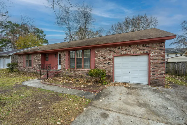 $345,000 | 9 Lighthouse Drive, Goose Creek, SC 29445