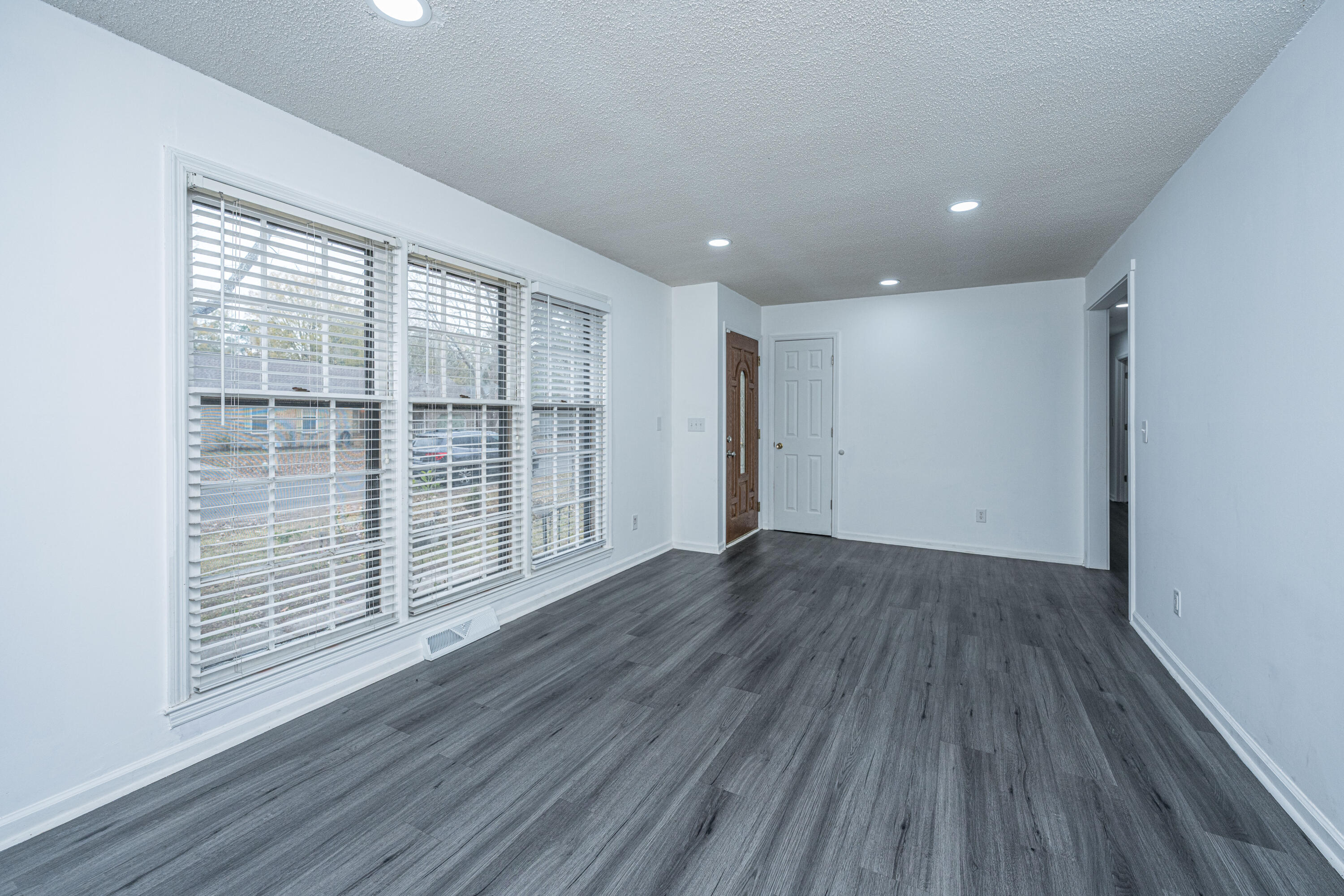 9 Lighthouse Drive Goose Creek, SC 29445 - Photo 6 of 41 9 LighthouseDrREDO007