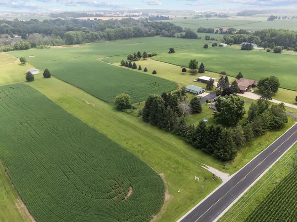 $600,000 | Julius Drive, Greenville, WI 54942