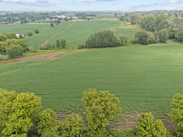 $600,000 | Julius Drive, Greenville, WI 54942