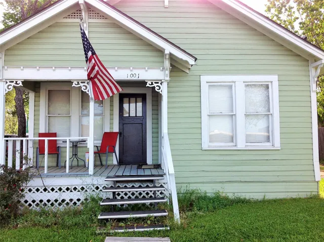 $625,000 | 1003 North Park Street, Brenham, TX 77833