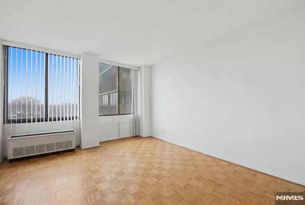 $3,000 | 200 Winston Drive, Unit 617, Cliffside Park, NJ 07010