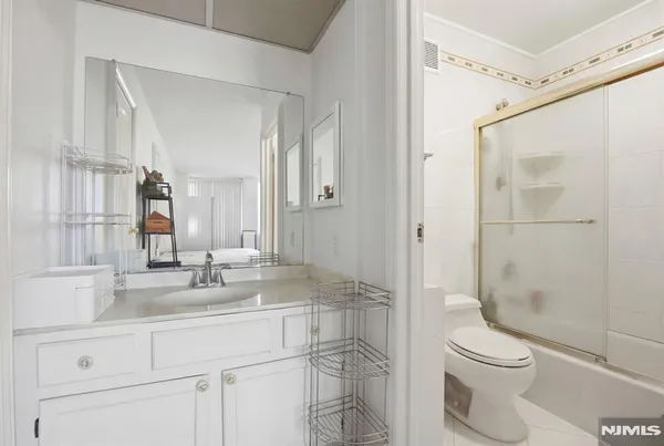 $3,000 | 200 Winston Drive, Unit 617, Cliffside Park, NJ 07010