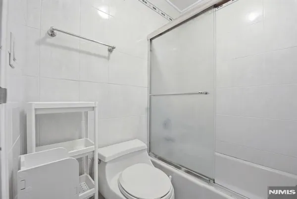 $3,000 | 200 Winston Drive, Unit 617, Cliffside Park, NJ 07010
