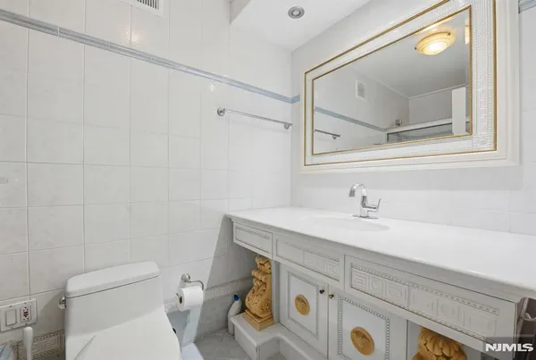 $3,000 | 200 Winston Drive, Unit 617, Cliffside Park, NJ 07010