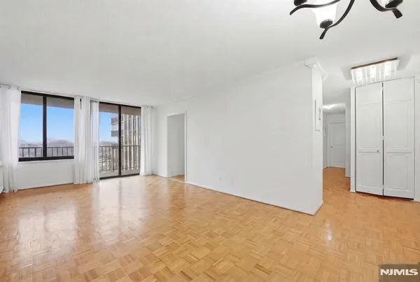 $3,000 | 200 Winston Drive, Unit 617, Cliffside Park, NJ 07010