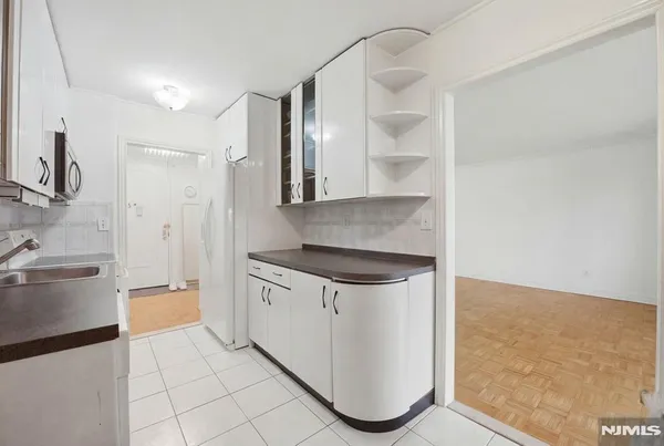 $3,000 | 200 Winston Drive, Unit 617, Cliffside Park, NJ 07010