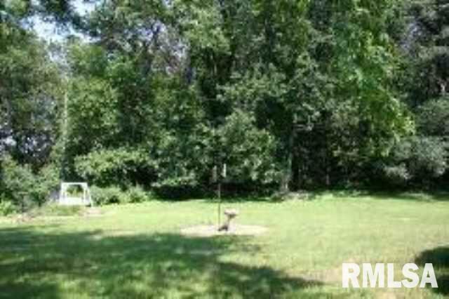 2503 Fairhaven Road Davenport, IA 52803 - Photo 3 of 8 Gallery Image 3